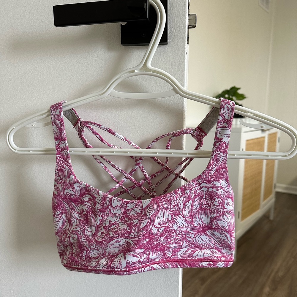 Lululemon Free to Be Bra